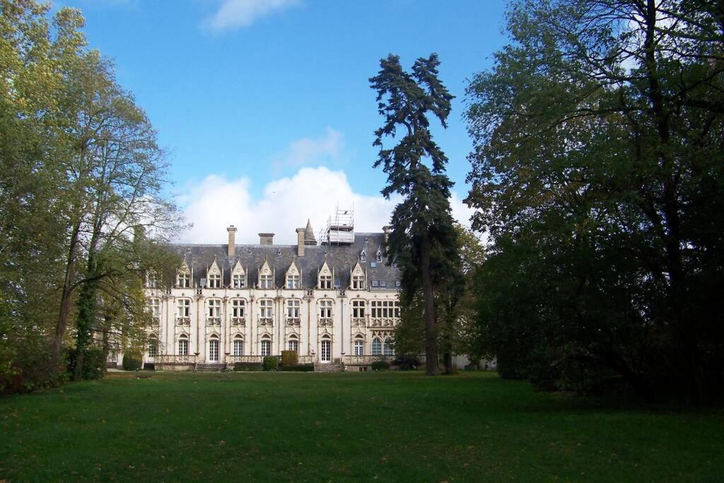 Charmant Studio Au Calme Tout Confort Dans Chateau Neo Gothique Proche Zenith Comet Orleans Parking Voiture Gratuit Wifi Haut Debit Rue Des Montees Екстер'єр фото