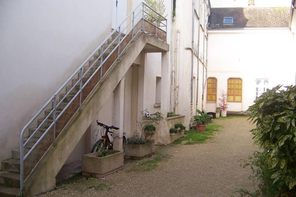 Charmant Studio Au Calme Tout Confort Dans Chateau Neo Gothique Proche Zenith Comet Orleans Parking Voiture Gratuit Wifi Haut Debit Rue Des Montees Екстер'єр фото