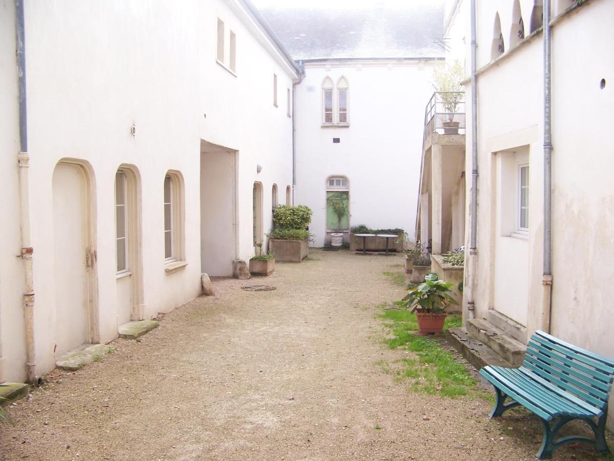 Charmant Studio Au Calme Tout Confort Dans Chateau Neo Gothique Proche Zenith Comet Orleans Parking Voiture Gratuit Wifi Haut Debit Rue Des Montees Екстер'єр фото