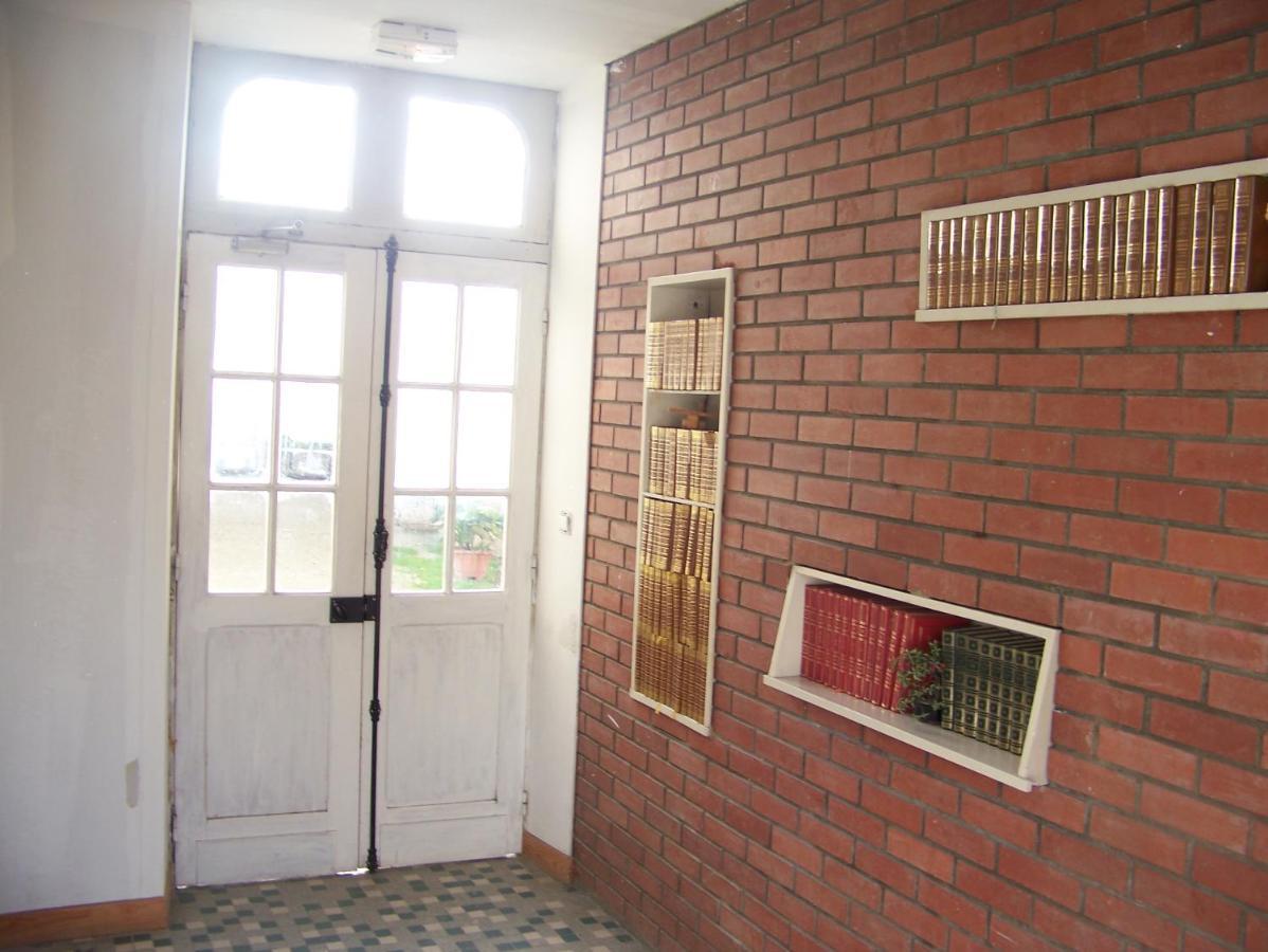 Charmant Studio Au Calme Tout Confort Dans Chateau Neo Gothique Proche Zenith Comet Orleans Parking Voiture Gratuit Wifi Haut Debit Rue Des Montees Екстер'єр фото