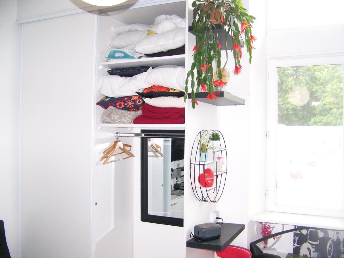 Charmant Studio Au Calme Tout Confort Dans Chateau Neo Gothique Proche Zenith Comet Orleans Parking Voiture Gratuit Wifi Haut Debit Rue Des Montees Екстер'єр фото