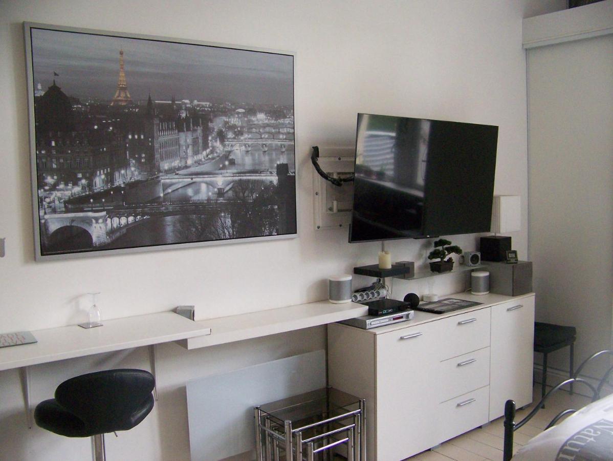 Charmant Studio Au Calme Tout Confort Dans Chateau Neo Gothique Proche Zenith Comet Orleans Parking Voiture Gratuit Wifi Haut Debit Rue Des Montees Екстер'єр фото